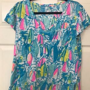 Lilly Pulitzer Vneck T-shirt size M